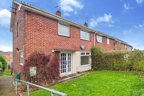 3 bed property, in Petersmith Drive, £125,000