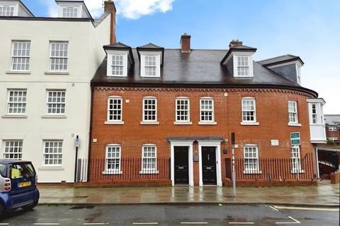 3 bed property, in Magdalene Court, £270,000