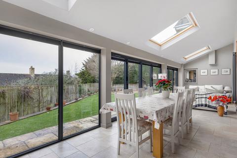 5 bed property, in Baunton Lane, £1,200,000