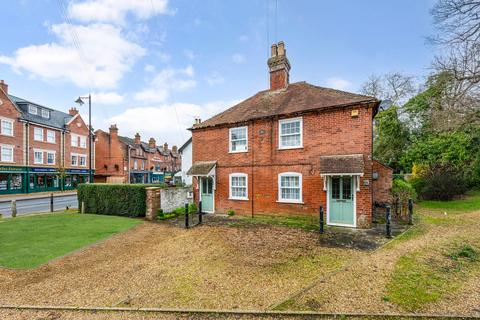 4 bed property, in High Street, £500,000