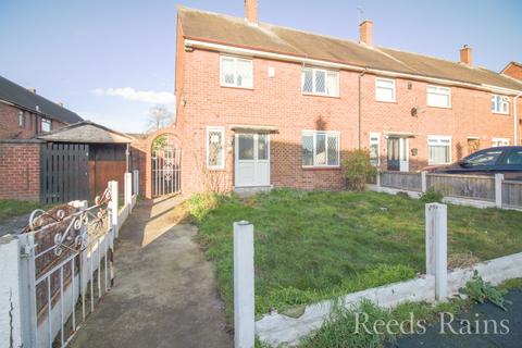 3 bed property, in Cholmondeley Road, £130,000