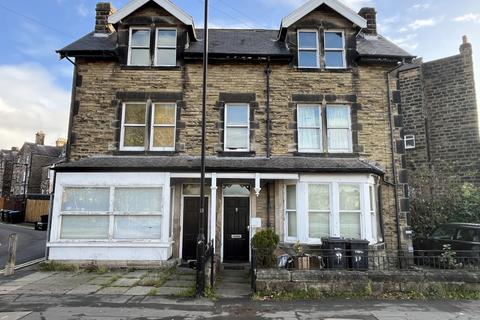 3 bed property, in Dragon Road, £350,000
