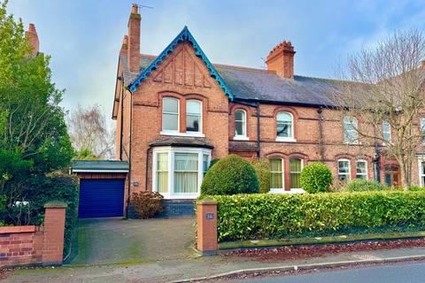 6 bed property, in Wellington Road, £600,000