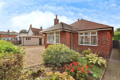 2 bed property, in Victoria Street, £325,000