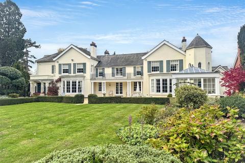 5 bed property, in Roundhill, £1,750,000