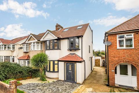 6 bed property, in The Heights, £765,000