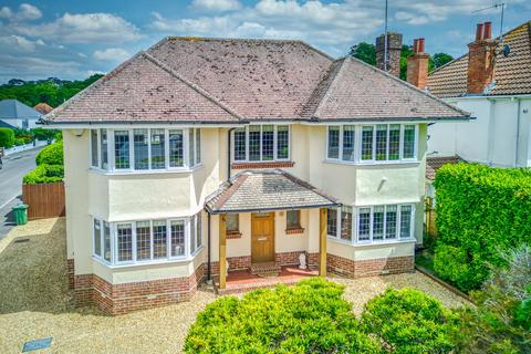 5 bed property, in FAMILY HOME WITH TWO BEDROOM ANNEX - Lilliput Road, £1,325,000