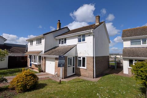 3 bed property, in Tapson Drive, £365,000
