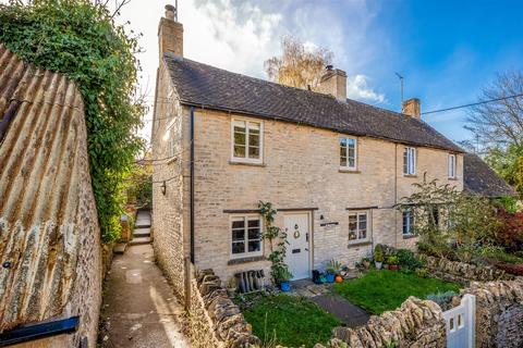 1 bed property, in High Street, £370,000