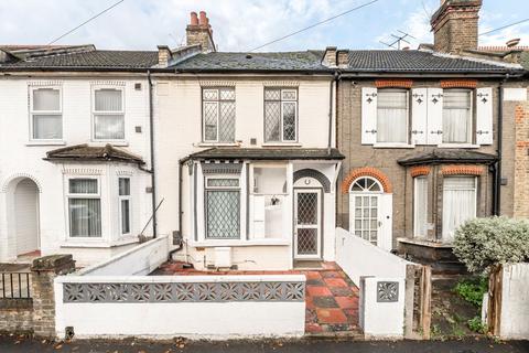3 bed property, in Inwood Road, £500,000