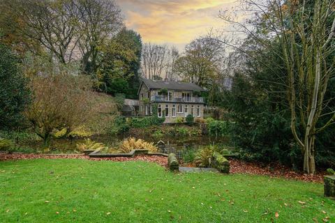 4 bed property, in Lake House, £799,950