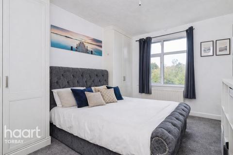 3 bed property, in Hartop Road, £200,000