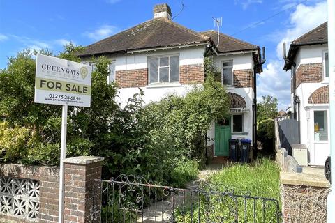 2 bed property, in Hadley Avenue, £300,000