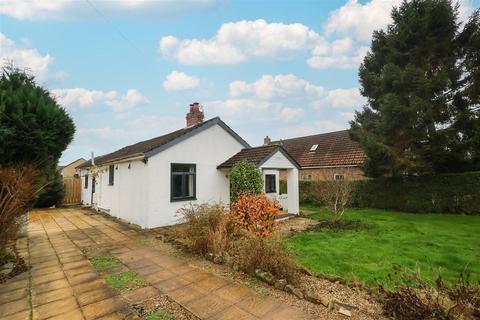 2 bed property, in Lark Lane, £275,000