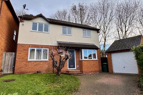 4 bed property, in Foxglove Close, £325,000