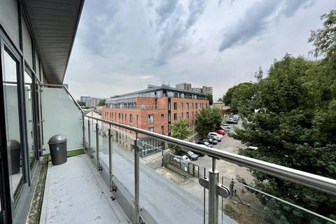 2 bed property, in Mabgate House, £225,000