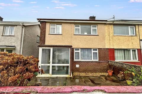 3 bed property, in Maes Piode, £110,000