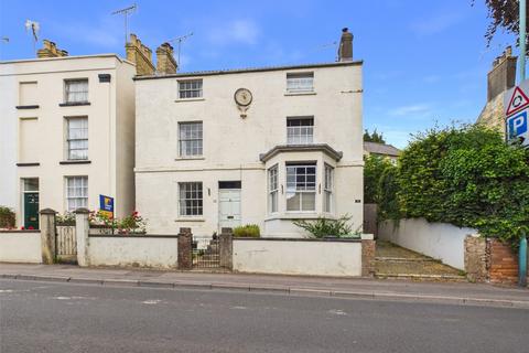 2 bed property, in London Road, £285,000