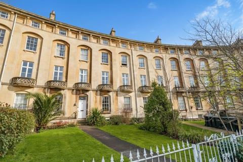 2 bed property, in Royal Crescent, £225,000