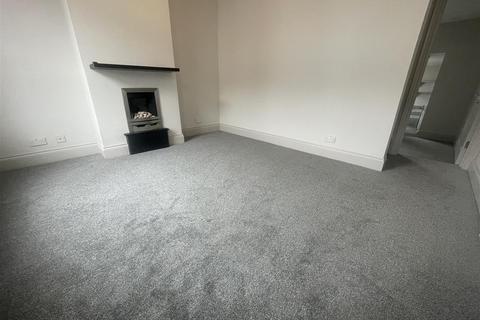 2 bed property, in Wainscott Road, £233,999