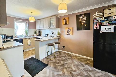 2 bed property, in Rosemary Road, £170,000