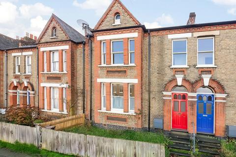 2 bed property, in Gipsy Road, £600,000