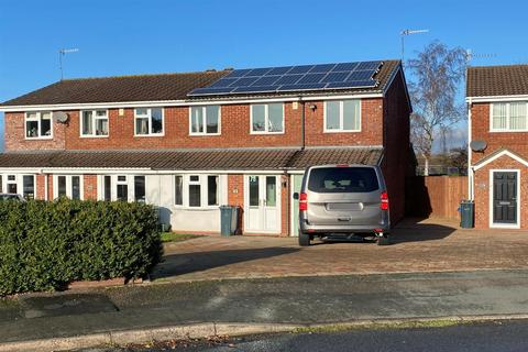 4 bed property, in Brompton Drive, £285,000