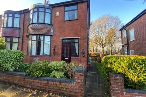 3 bed property, in 184 Broadway, £210,000
