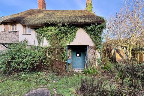 2 bed property, in Gittisham, £150,000
