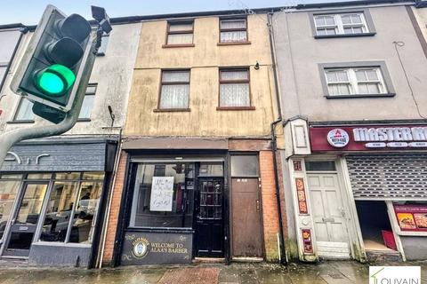 3 bed property, in Castle Street, £90,000