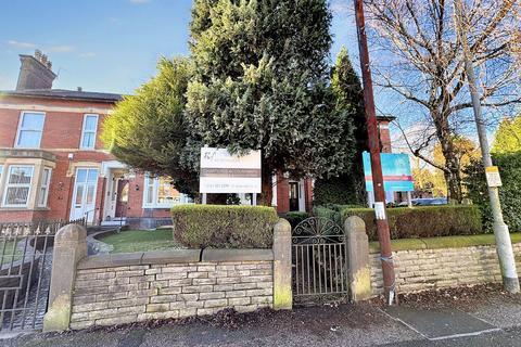 4 bed property, in Bury New Road, £450,000
