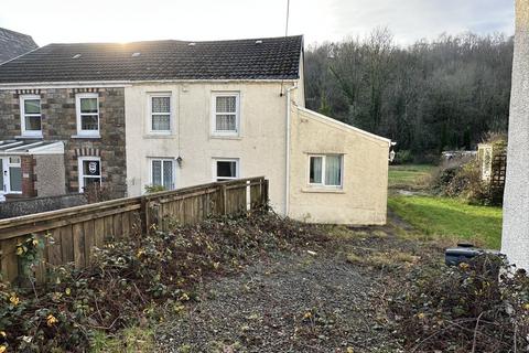 2 bed property, in Heol Twrch, £165,000