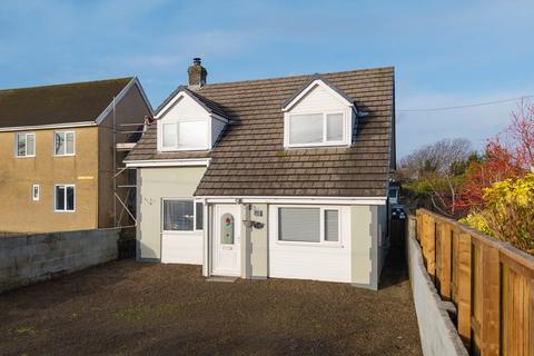3 bed property, in Hill Crescent, £260,000