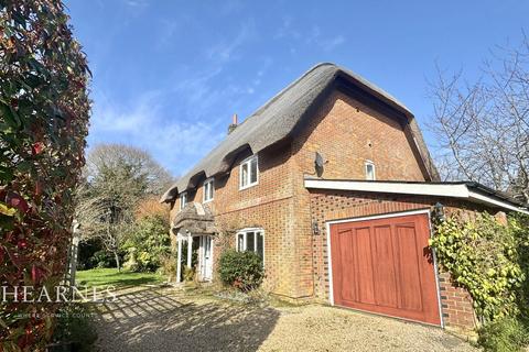 4 bed property, in Lavender Road, £750,000