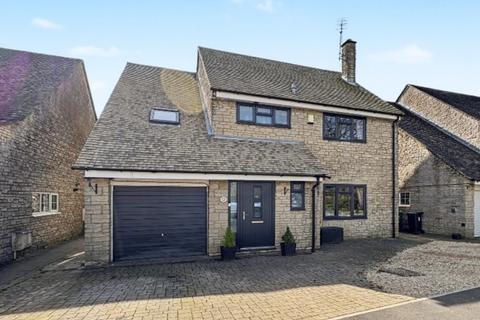 4 bed property, in Barn End, £675,000