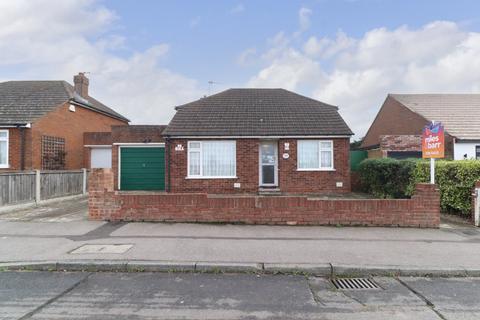2 bed property, in Greenhill Gardens, £300,000