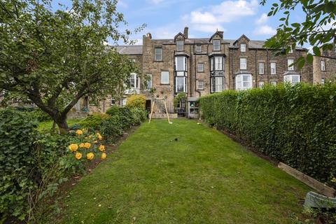 6 bed property, in Smedley Street East, £400,000