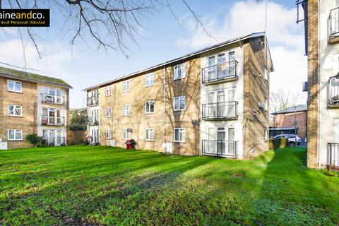 3 bed property, in Meadow Croft, £189,995