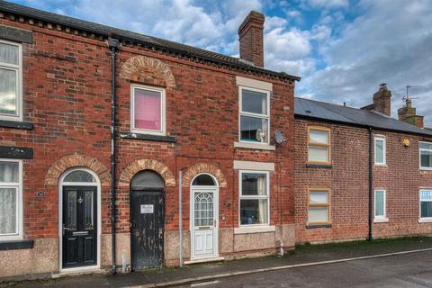 2 bed property, in North Street, £165,000