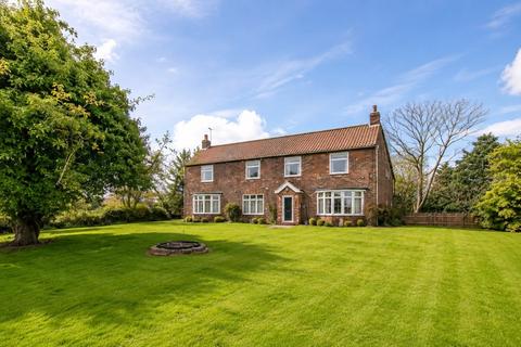 3 bed property, in Pratts Lane, £550,000