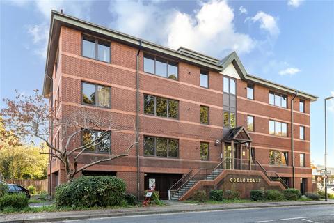 1 bed property, in Hazelwick Avenue, £200,000