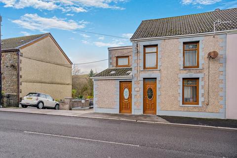 3 bed property, in Heol Y Gors, £204,000
