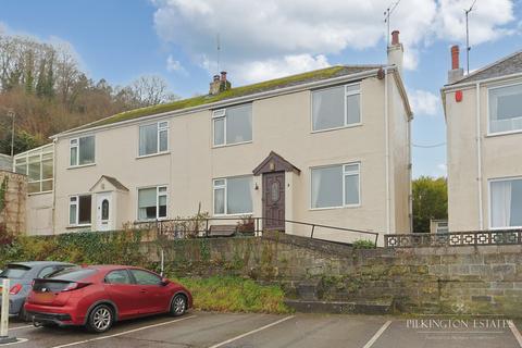 3 bed property, in West Looe Hill, £150,000