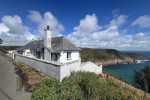 2 bed property, in Well Lane, £650,000