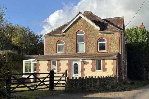 2 bed property, in Shepton Montague, £450,000