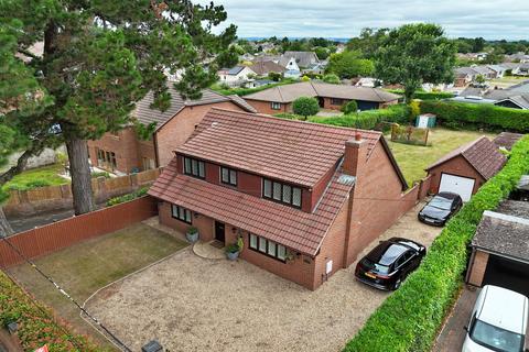 4 bed property, in Corfe Mullen, £850,000