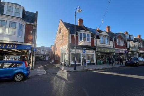 2 bed property, in Station Road, £175,000