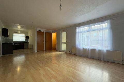 2 bed property, in Bringhurst, £165,000