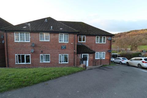 1 bed property, in Woodlands View, £135,000