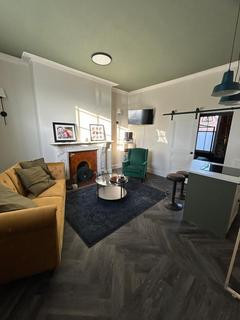 1 bed property, in Flat, £70,000